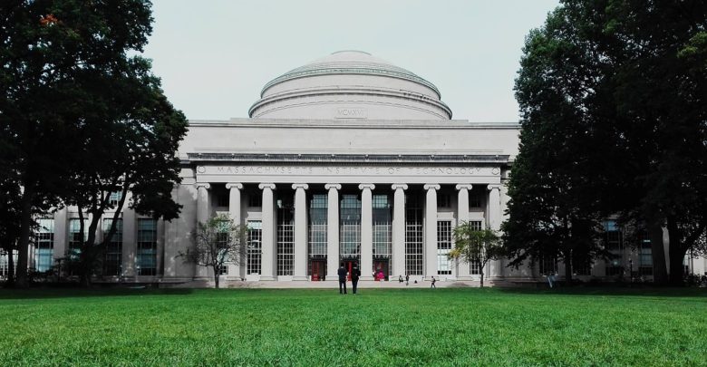 Photo of Brain drain, brain loan nebo honem domů? Otázka stipendijních programů