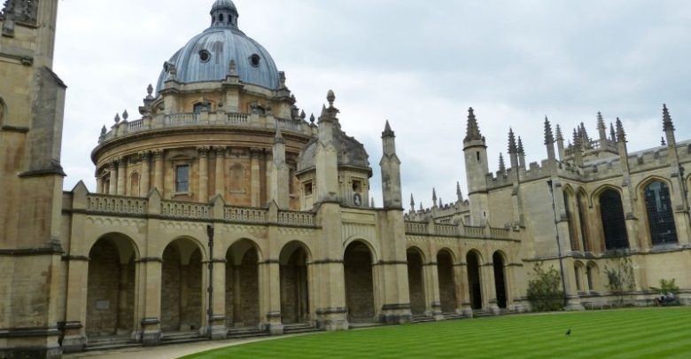 Photo of Oxford ve své tisícileté historii letos poprvé přijal více žen než mužů